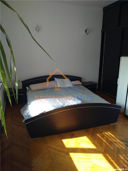 Unirii apartament 4 camere de vanzare